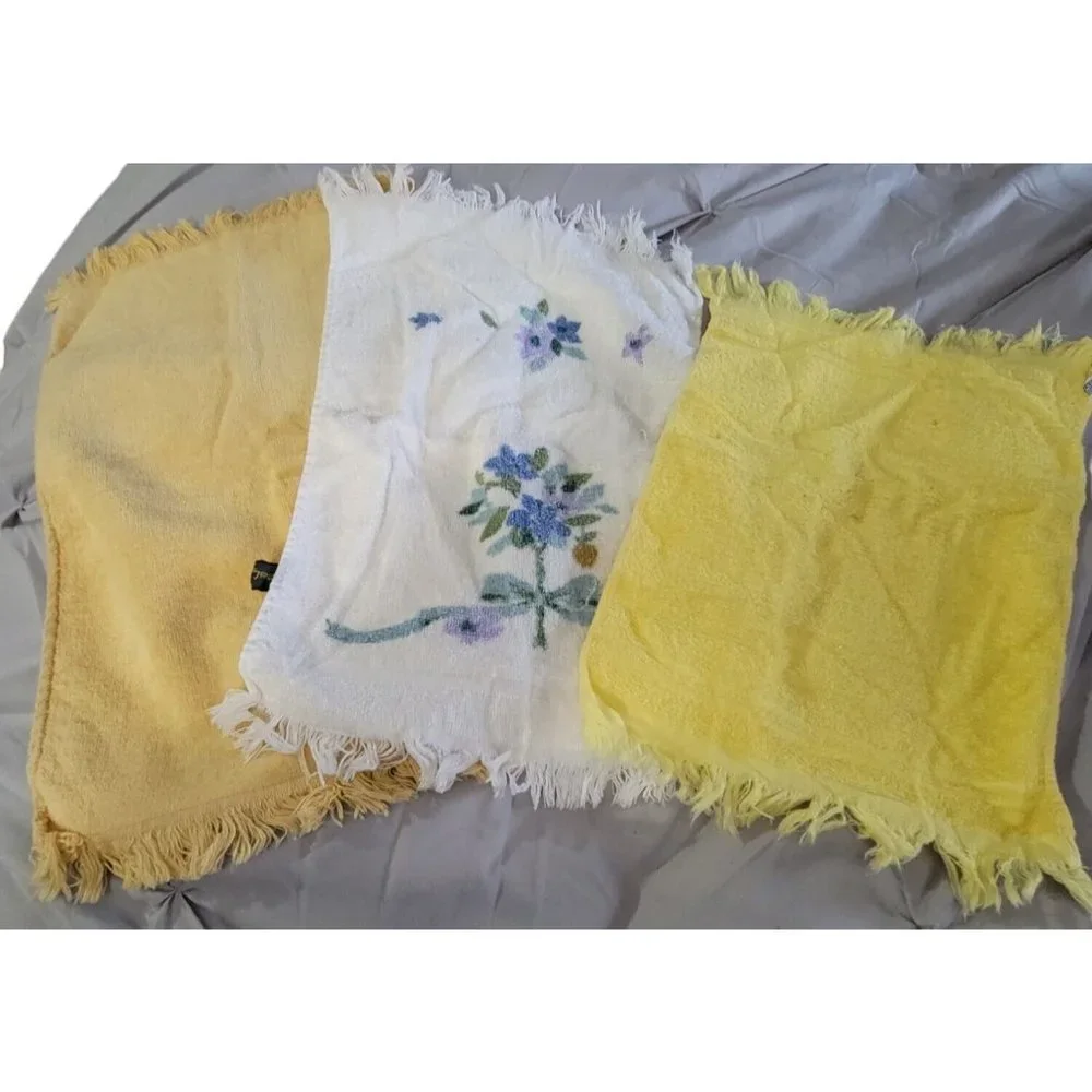 3 Fingertip Towels Fringed Yellow White Floral Fieldcrest Martex Vtg 10x16 in